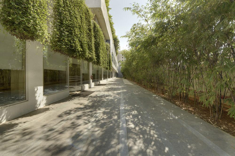 Radisson Blu Bengaluru Outer Ring Road Hotel Kültér fotó