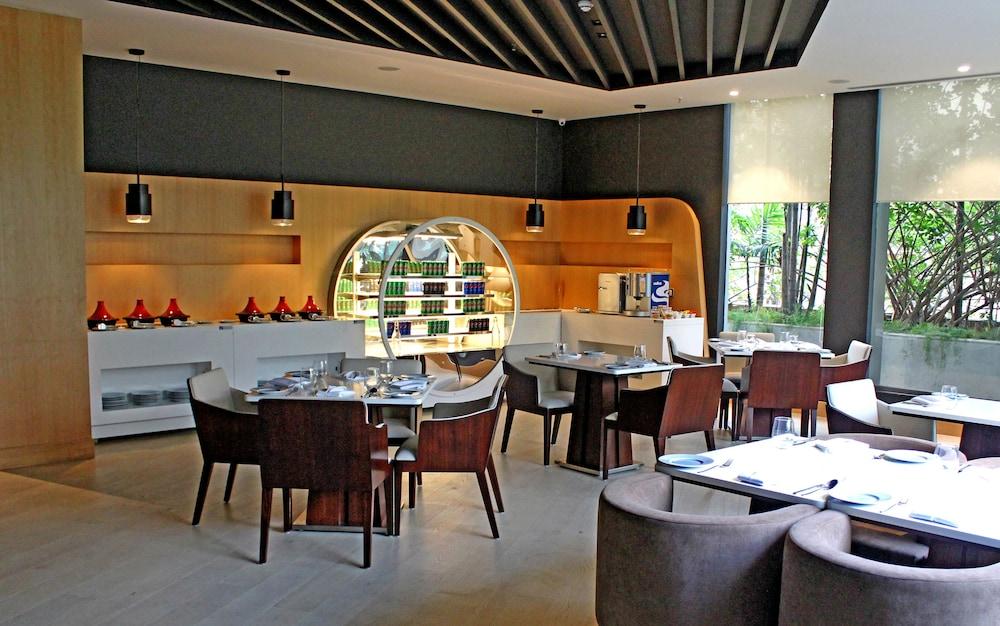 Radisson Blu Bengaluru Outer Ring Road Hotel Kültér fotó