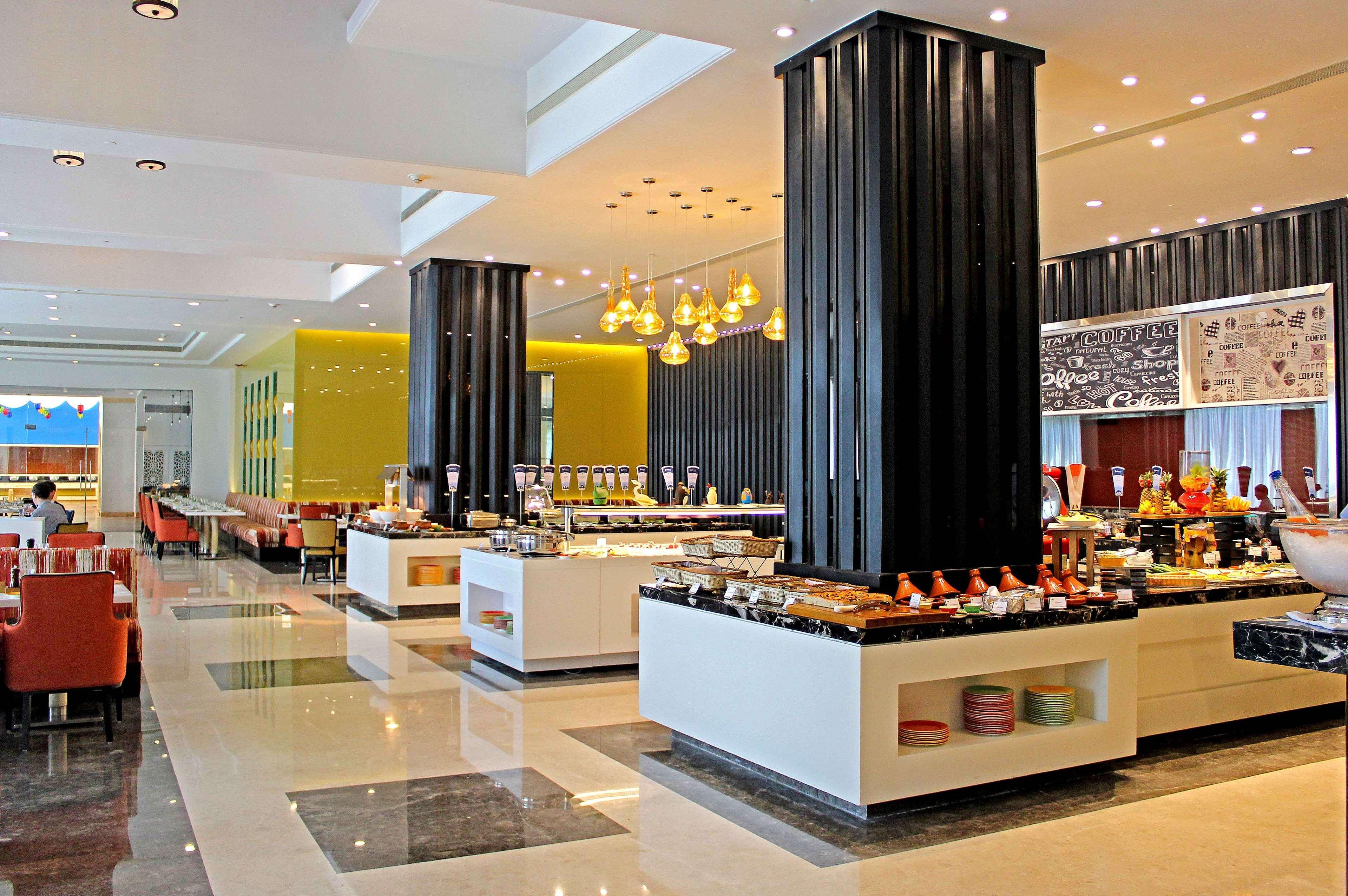 Radisson Blu Bengaluru Outer Ring Road Hotel Kültér fotó