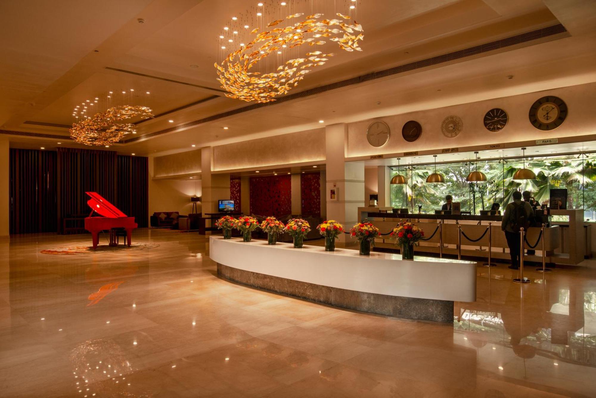 Radisson Blu Bengaluru Outer Ring Road Hotel Kültér fotó