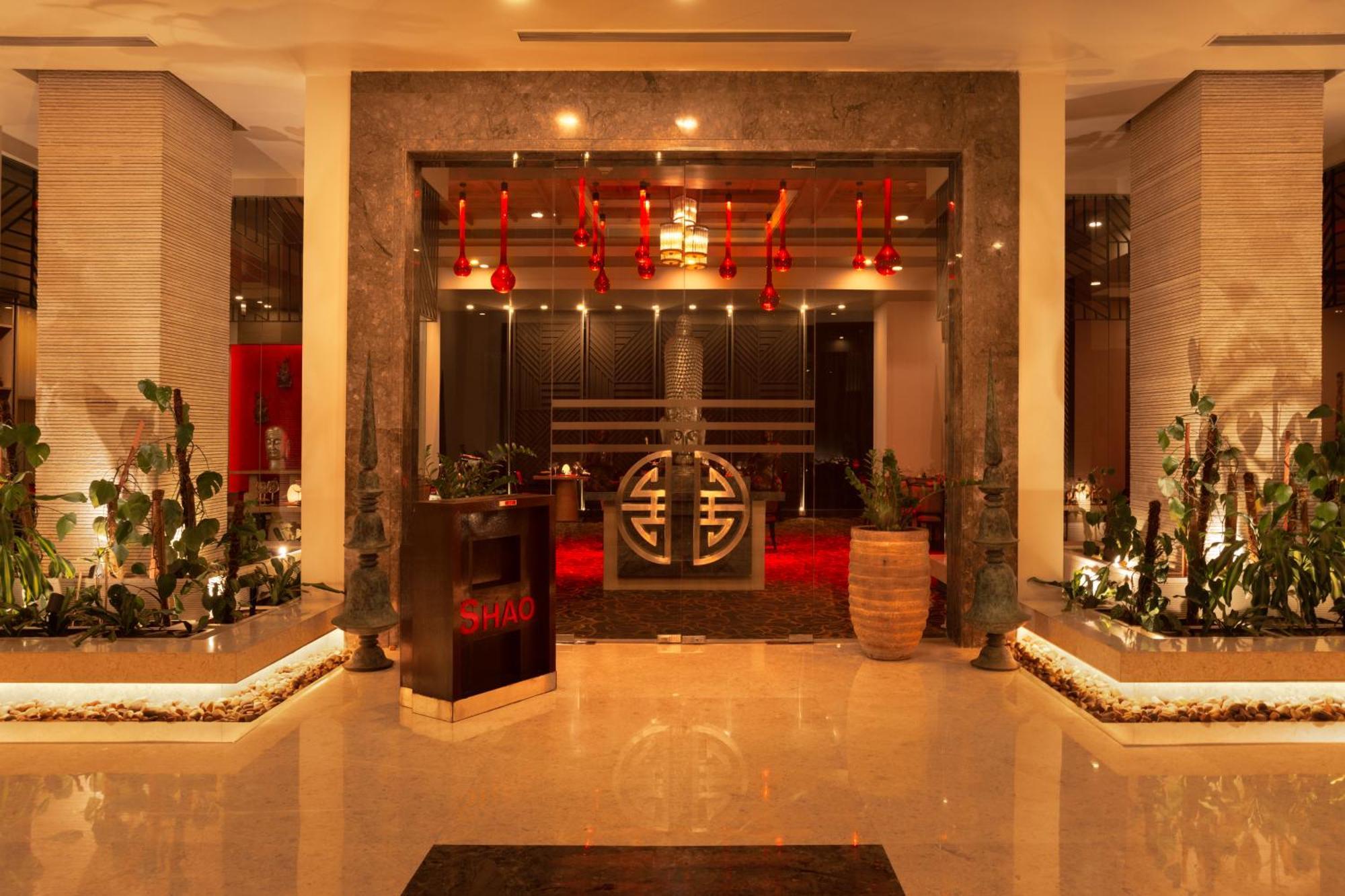 Radisson Blu Bengaluru Outer Ring Road Hotel Kültér fotó