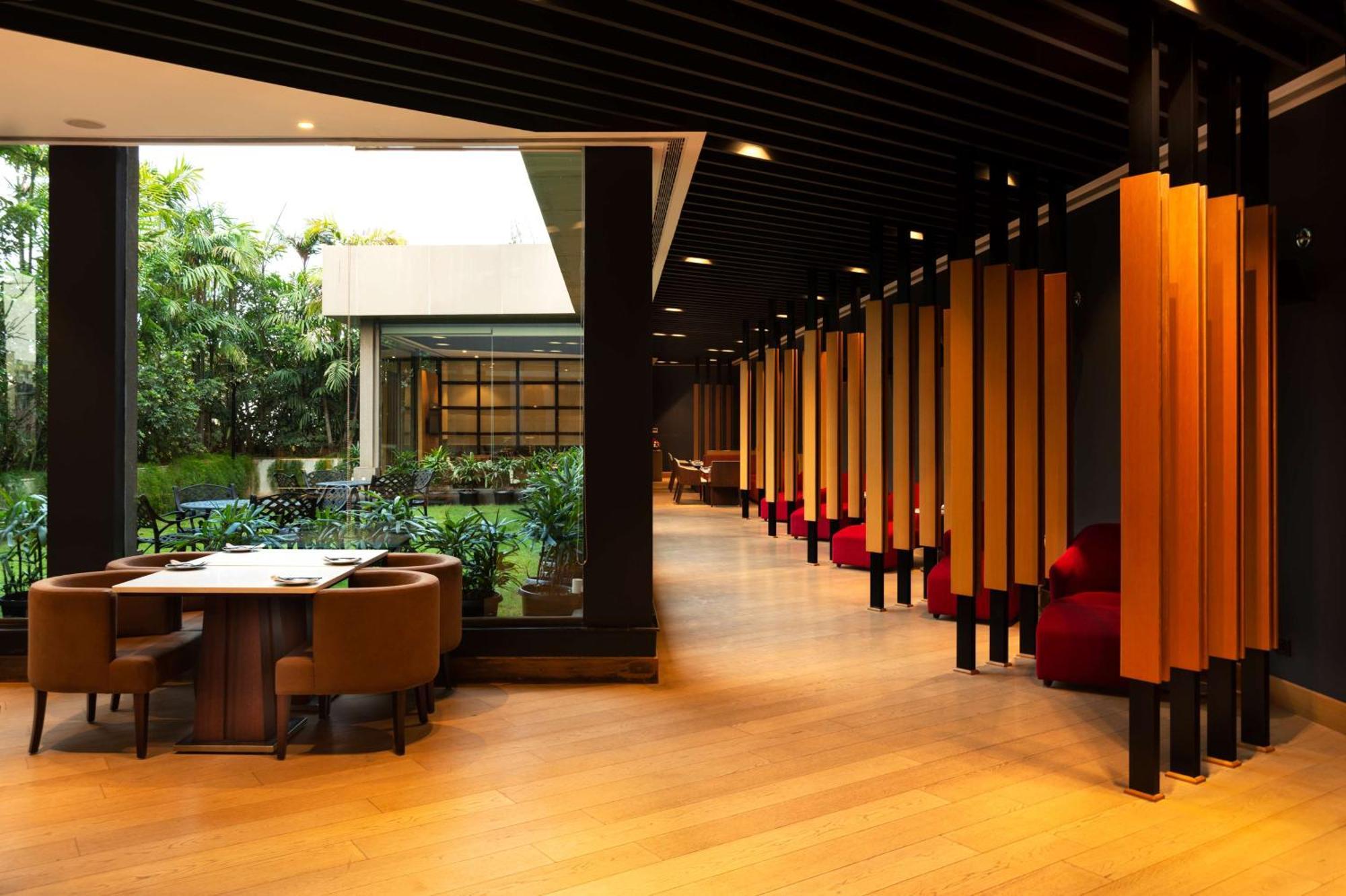 Radisson Blu Bengaluru Outer Ring Road Hotel Kültér fotó
