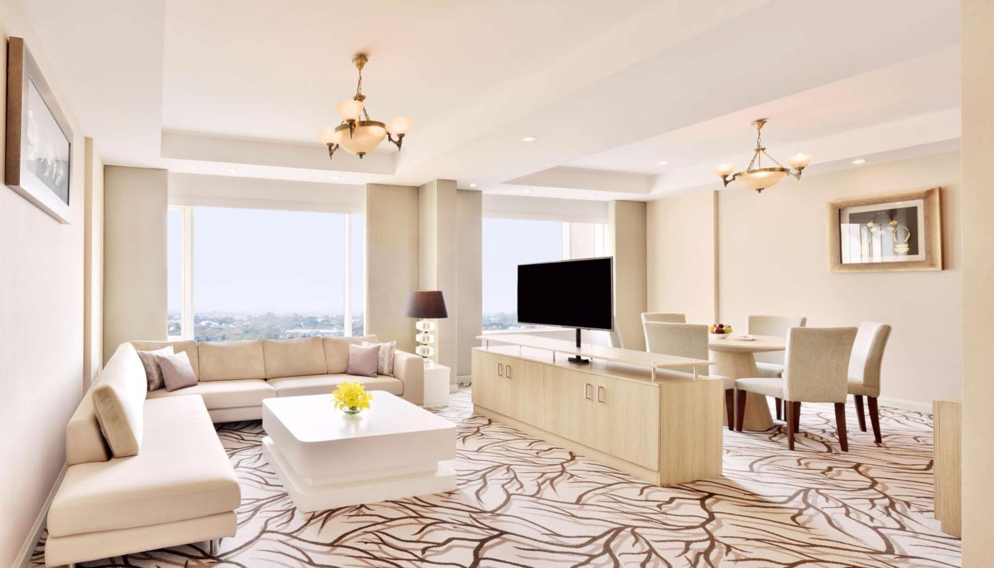 Radisson Blu Bengaluru Outer Ring Road Hotel Kültér fotó