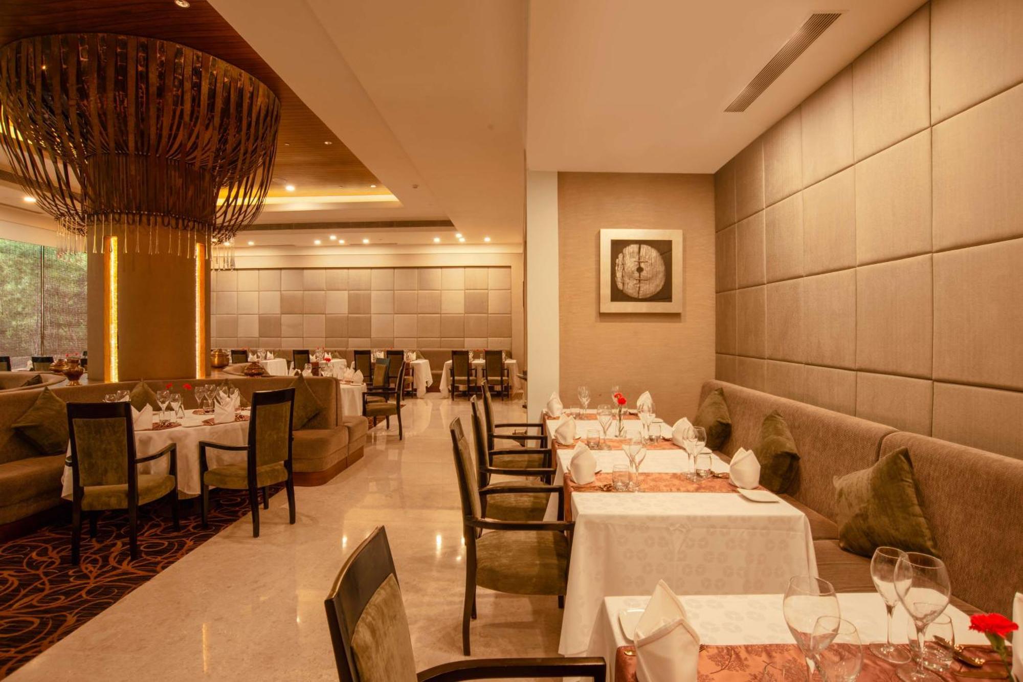 Radisson Blu Bengaluru Outer Ring Road Hotel Kültér fotó