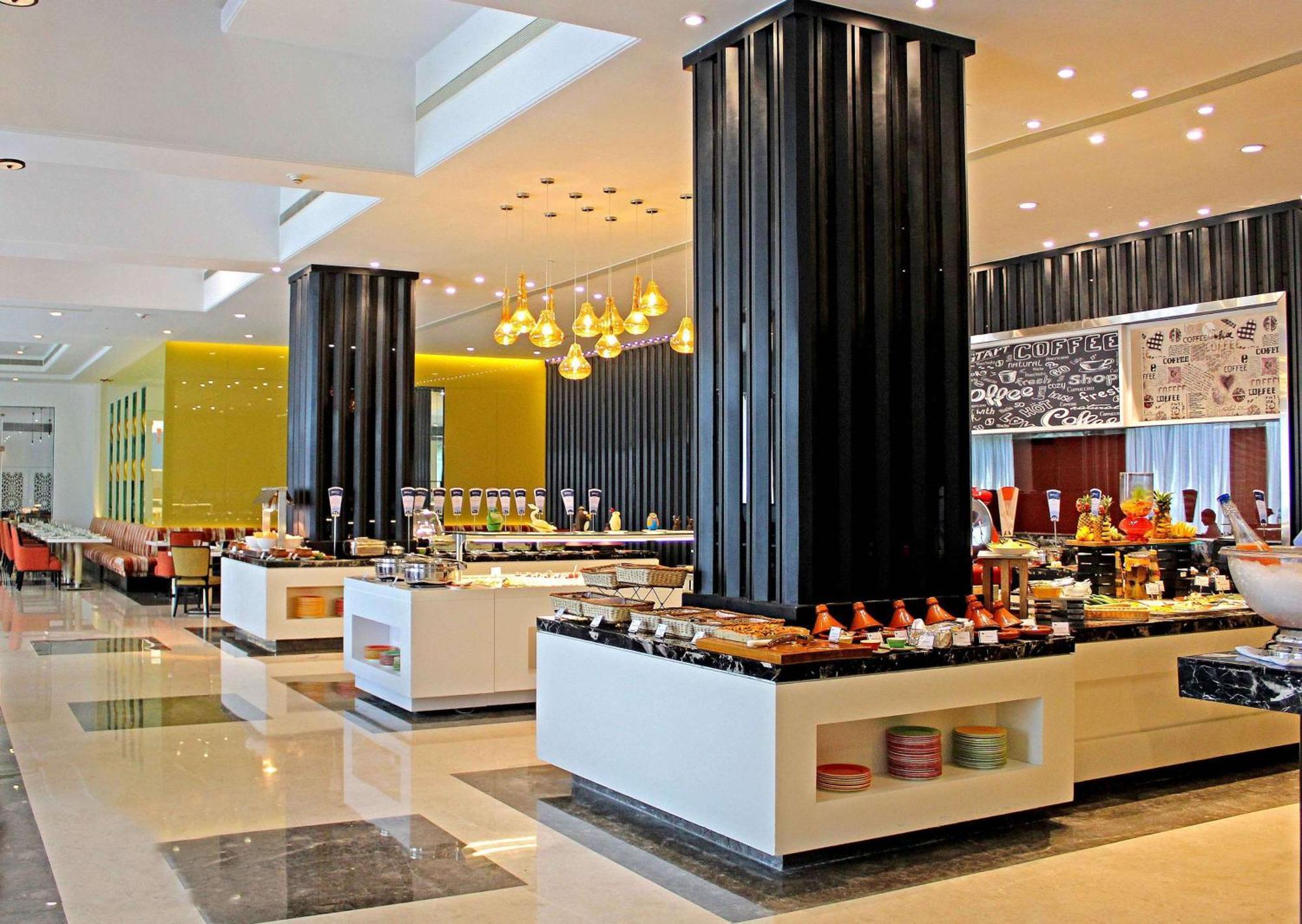 Radisson Blu Bengaluru Outer Ring Road Hotel Kültér fotó